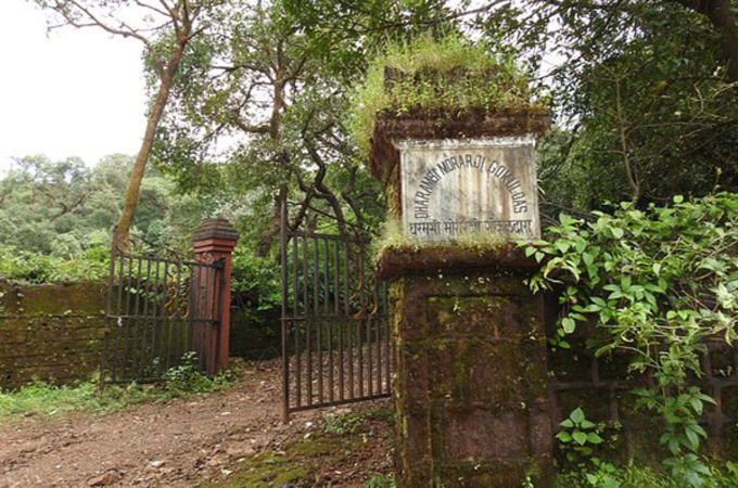 gate-of-morarji-castle